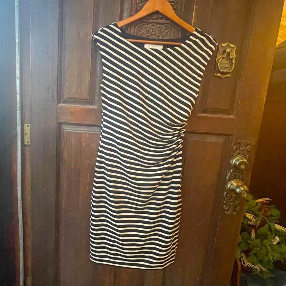 Ann Taylor LOFT striped dress women’s size small black and cream sleeveless midi